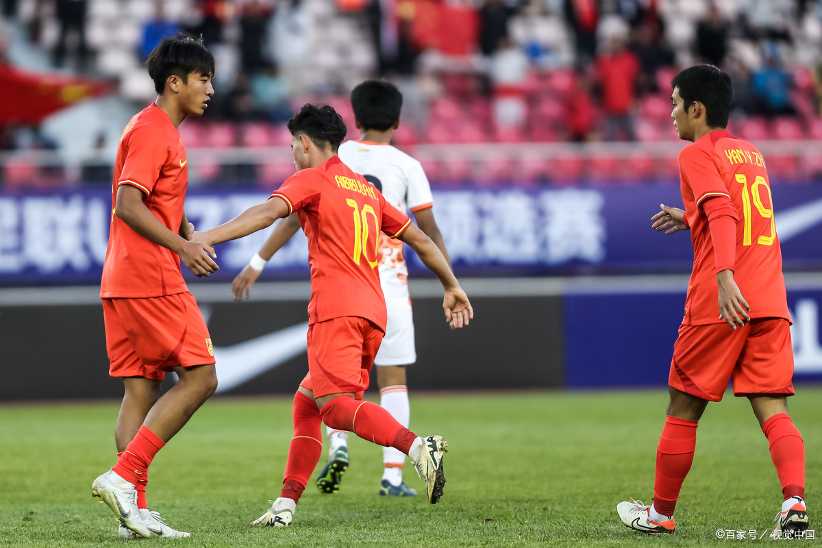 决赛场上球队意志坚定斗志昂扬