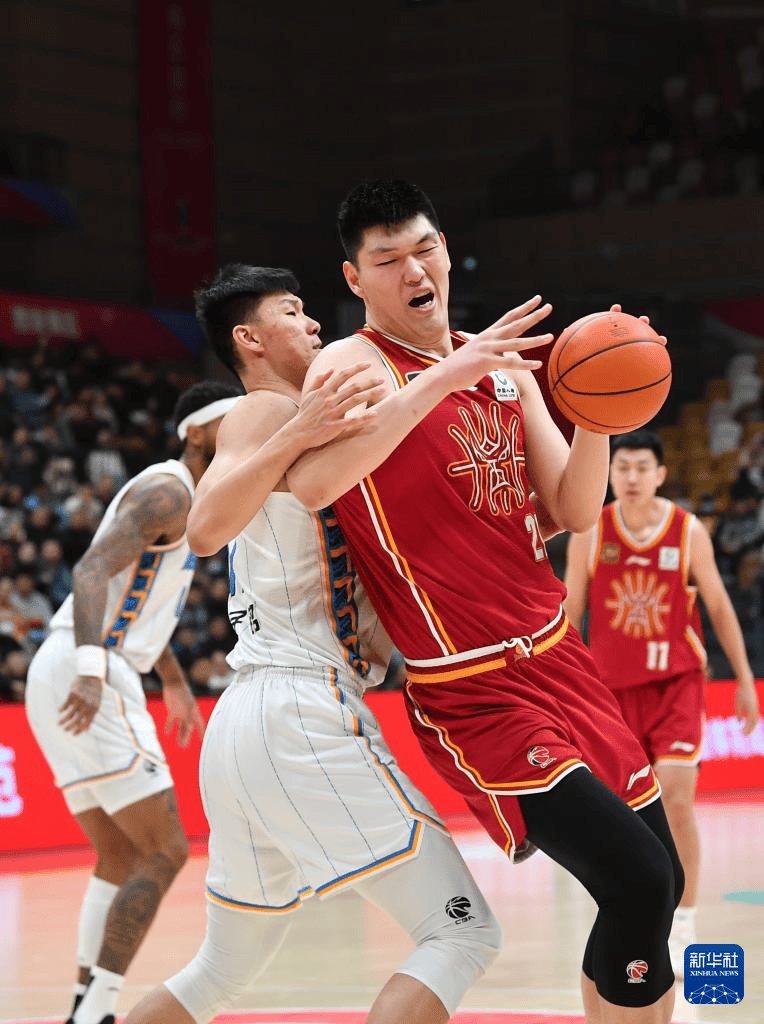山东男篮全力击败北京队，实现逆袭壮举