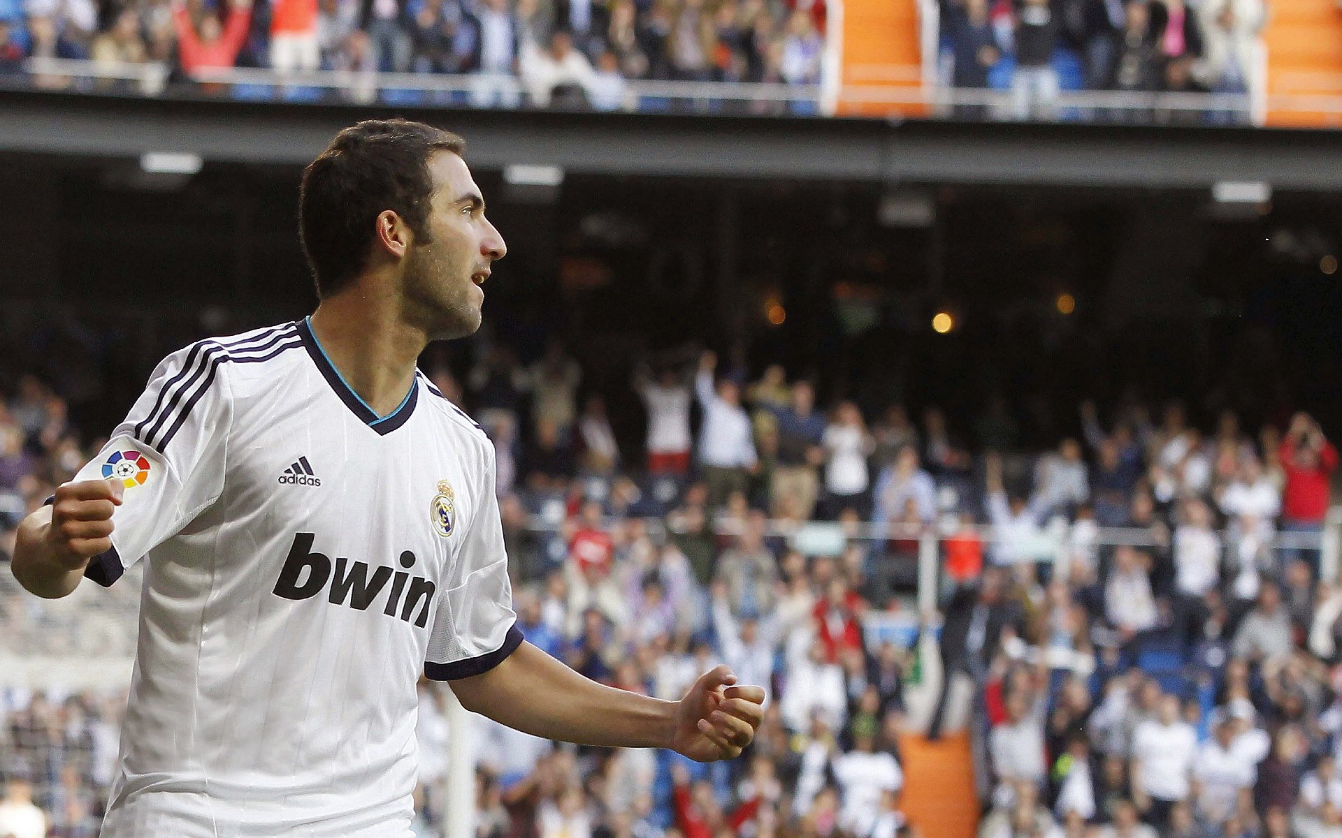 奥运周期关键战与曼联突围，双线战场上的焦点对决